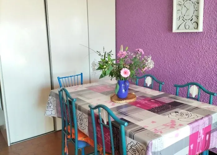 Front De דירה